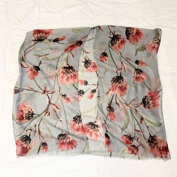 Modena Light Weight Floral Kimono - Picture 4 of 9